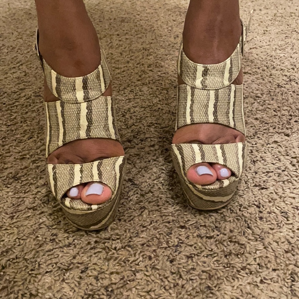 Mixed texture wedge heels